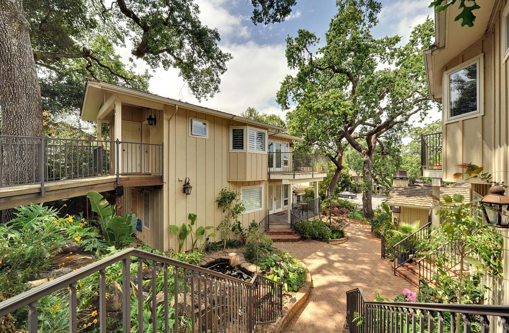 Hotel Oaks 4*