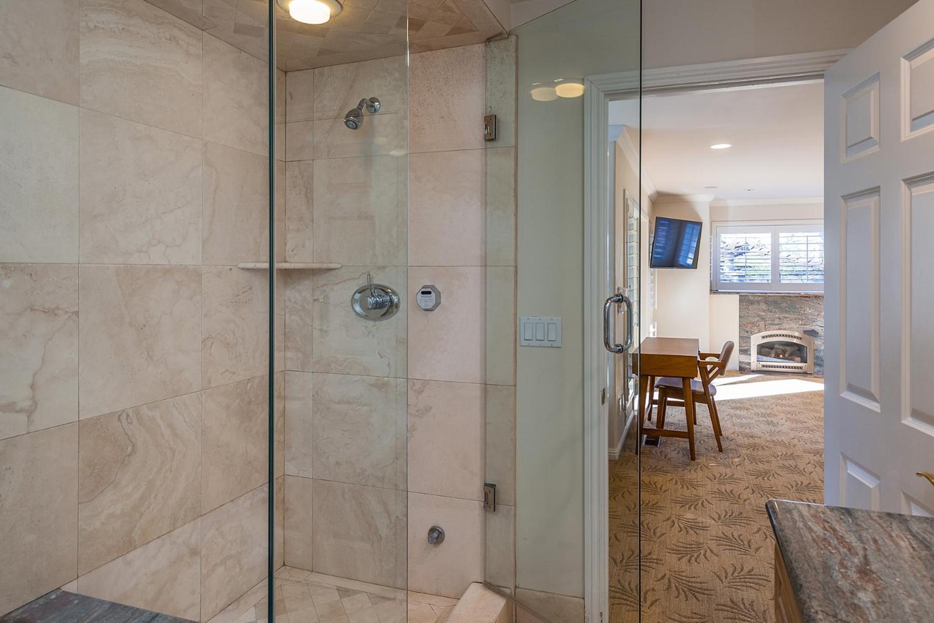 Oaks Hotel 4*