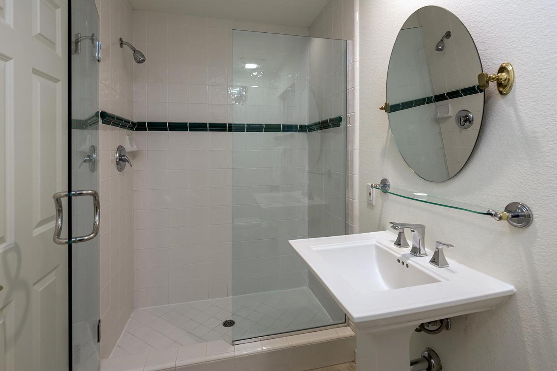 Oaks Hotel 4*