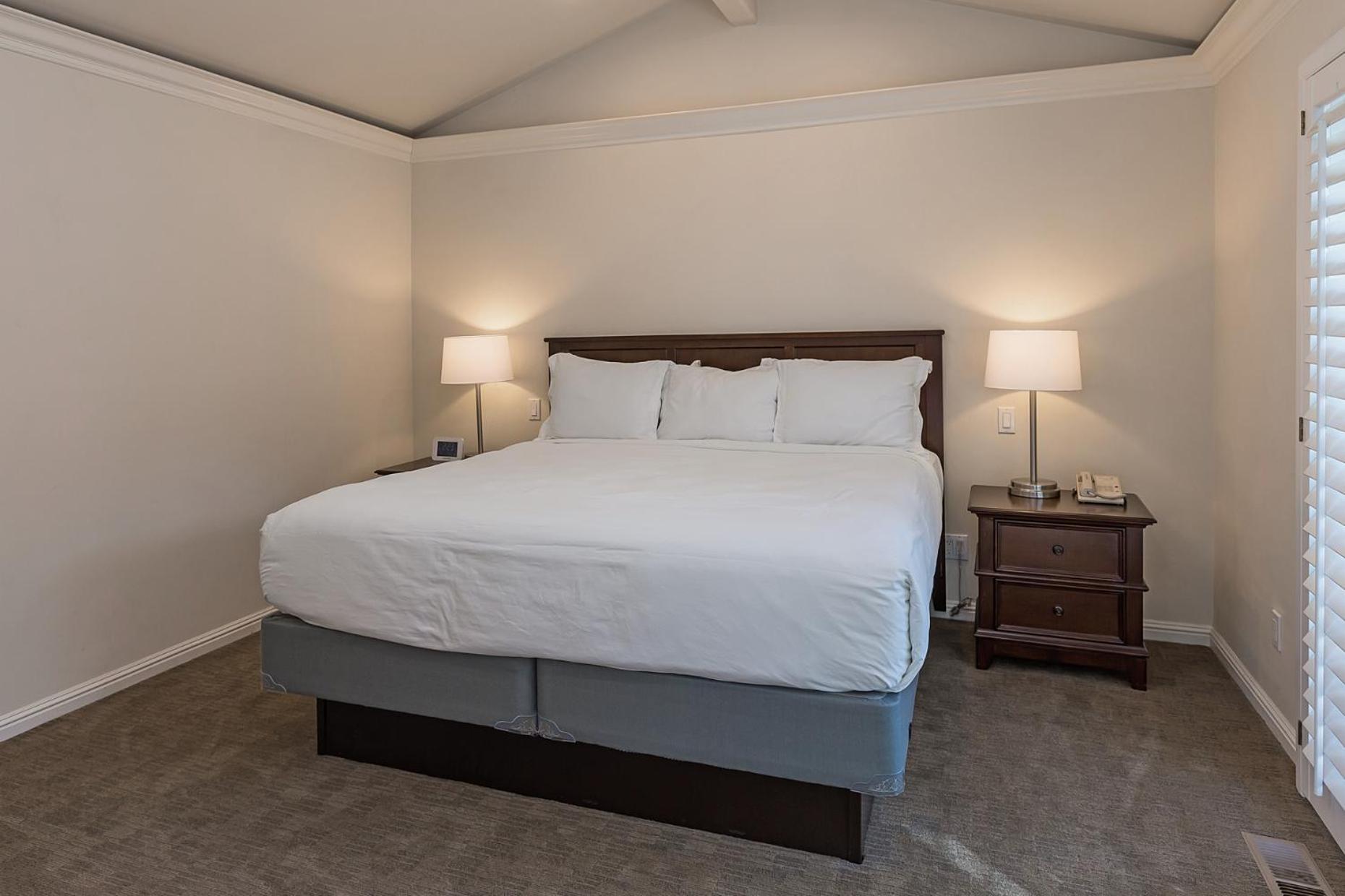 Oaks Hotel 4*