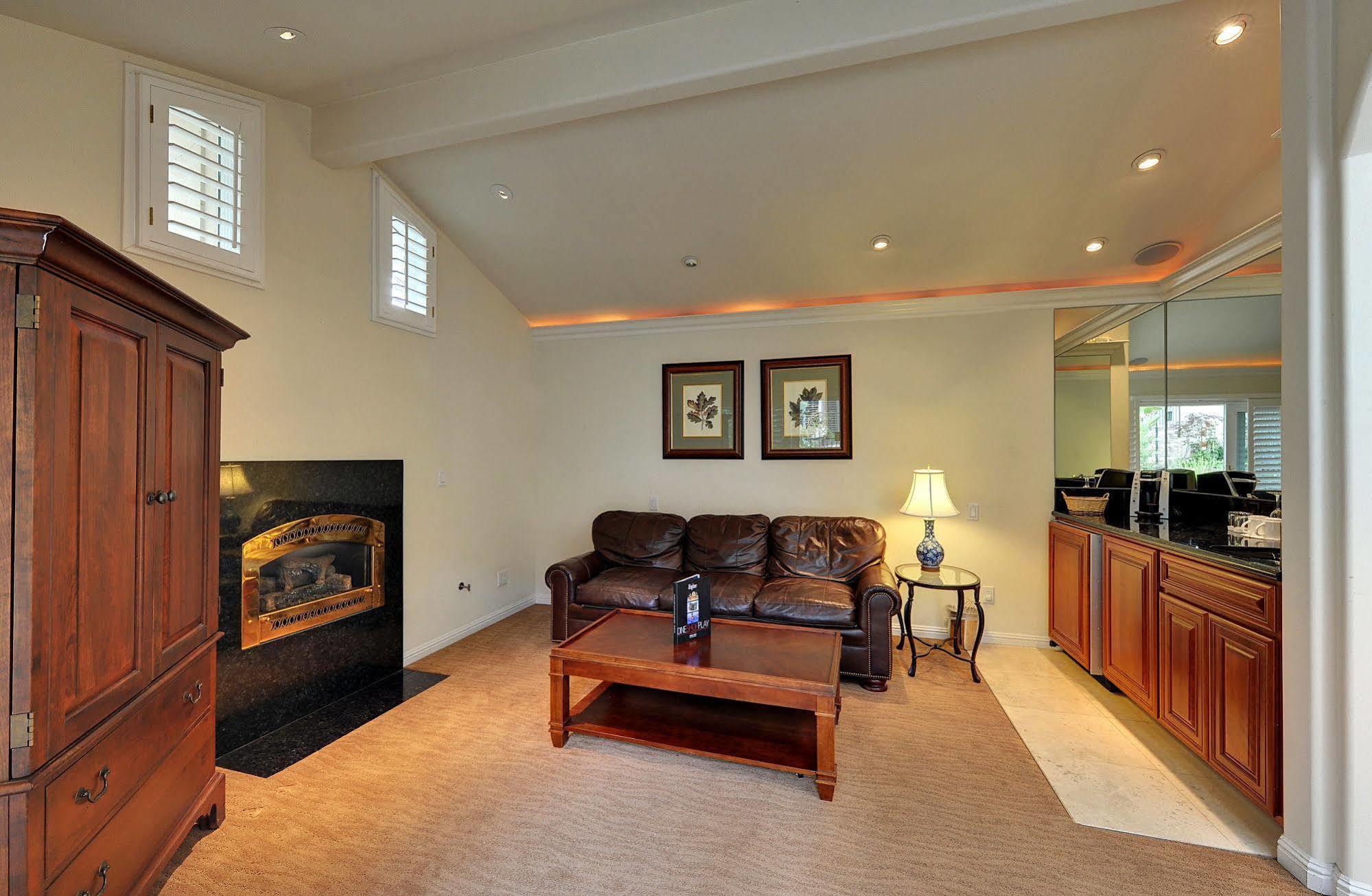 Oaks Hotel 4*