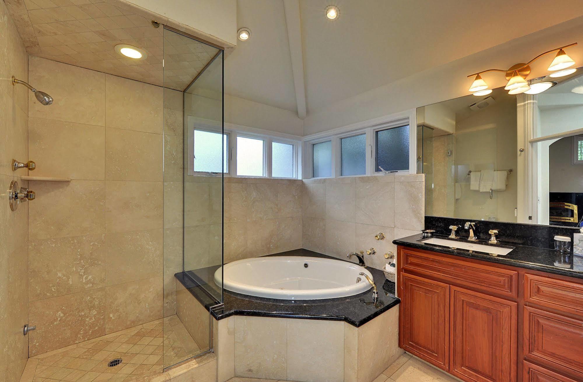 Oaks Hotel 4*