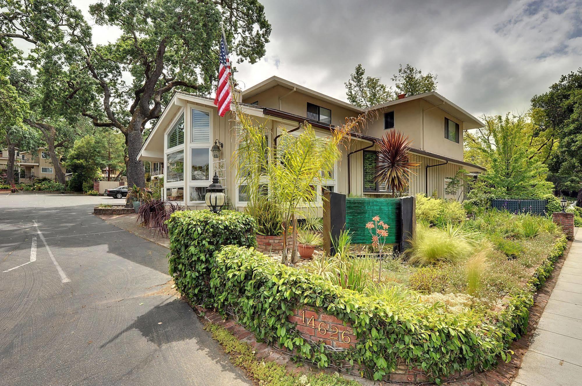 Hotel Oaks Saratoga