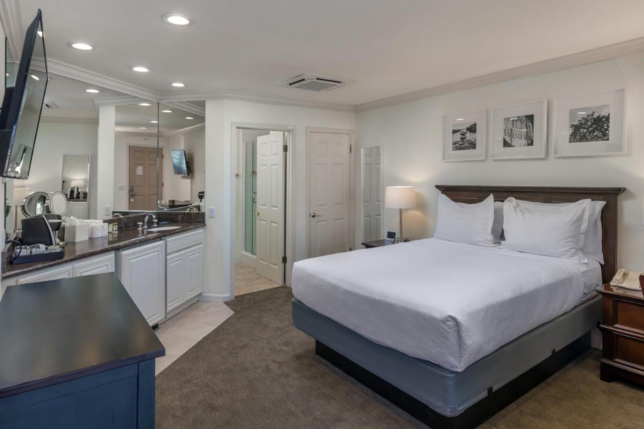 Oaks Hotel 4*
