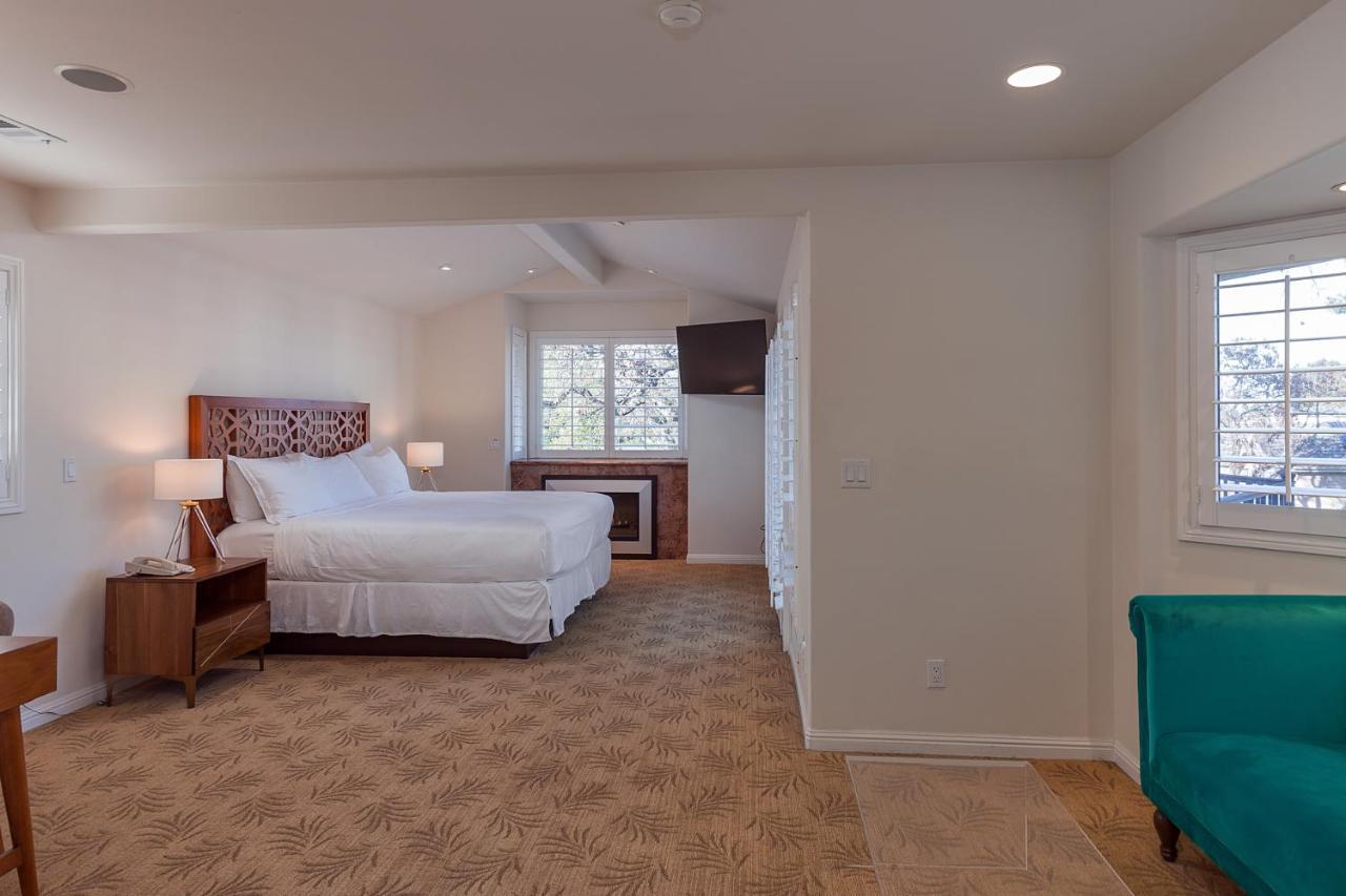 Hotel Oaks 4*