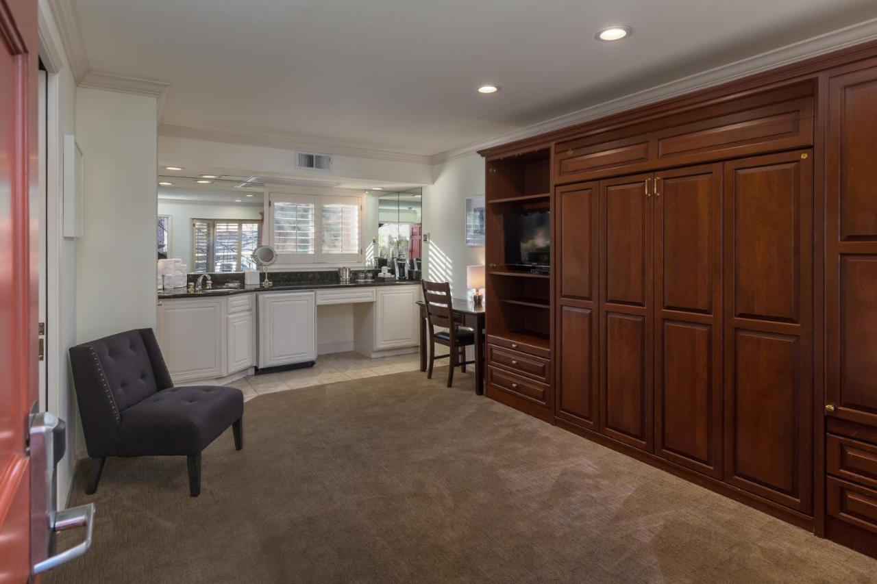 Hotel Oaks 4*